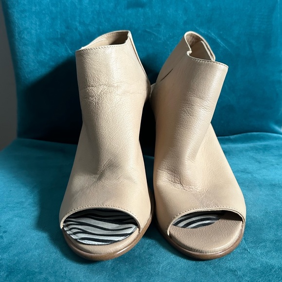 Steve Madden Nonstp Beige Leather Shootie - Size 7.5 - Picture 8 of 8